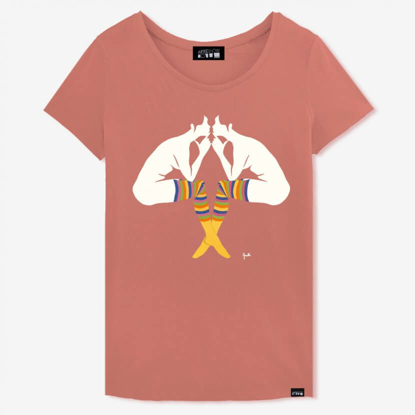 T-shirt Femme salty rose en coton biologique imprimé en Belgique inspiré de « L’Entretien » de Evelyne Axell pop art belge