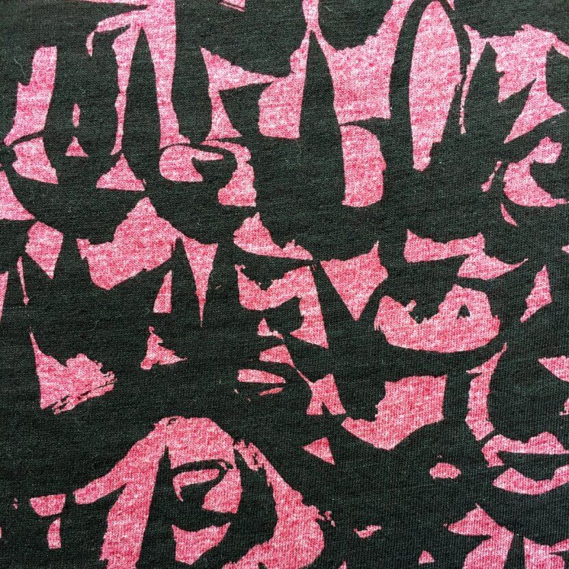 détail tee-shirt women pink belgian artist